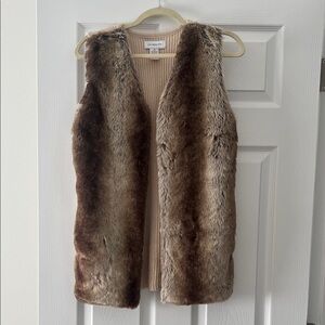 Liz Claiborne Faux Fur Vest in Cream